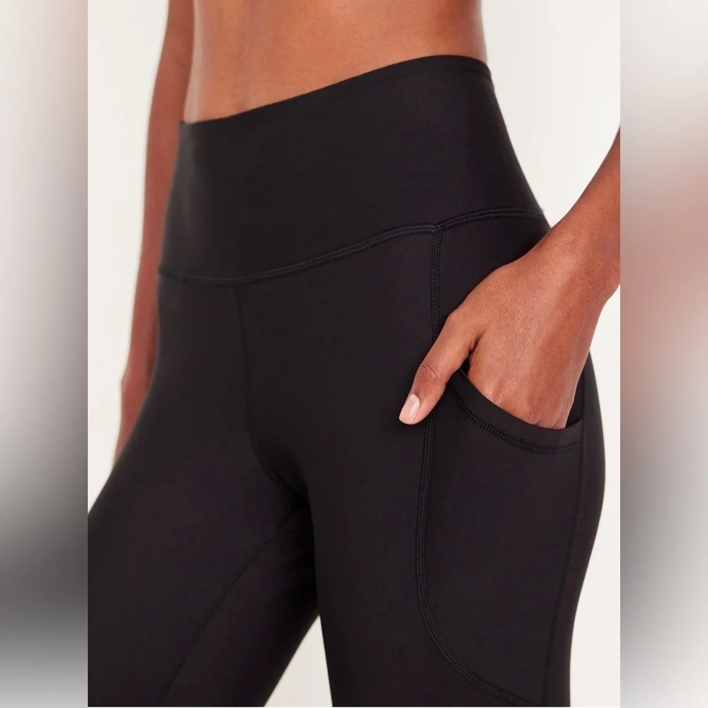 Old Navy High-Waisted 7/8 Pocket Performance Leggings